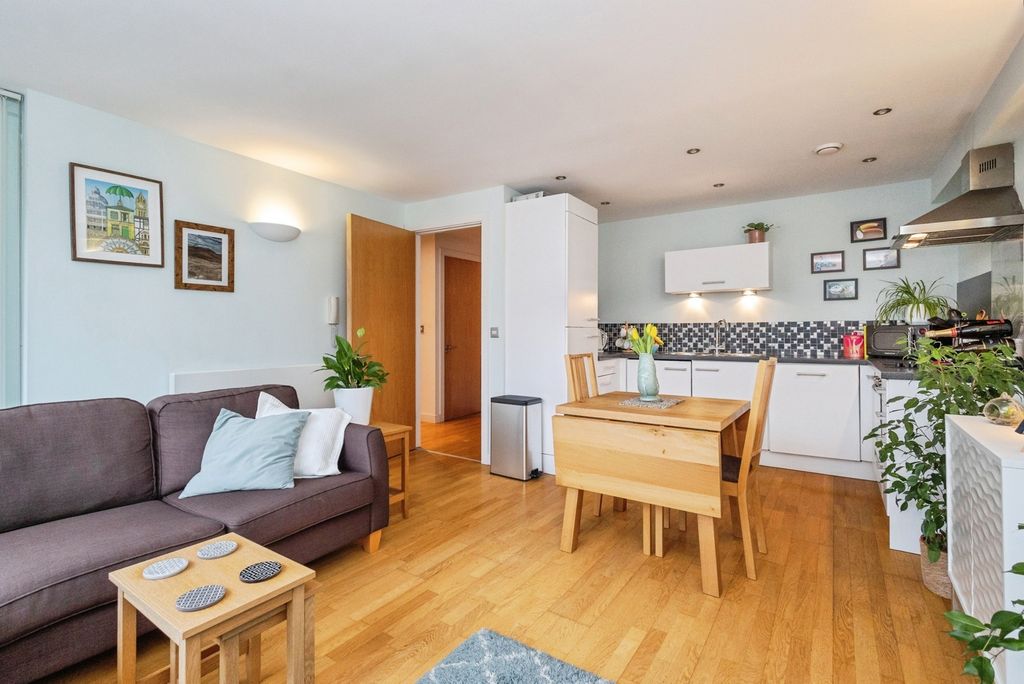 Property photo 3 of 15 Pbox-Img.Jpg