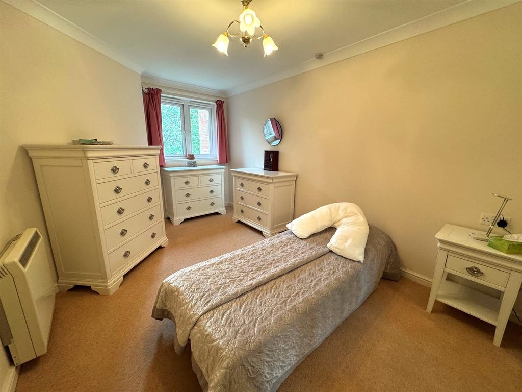 Property photo 1 of 13 Bedroom.Jpg