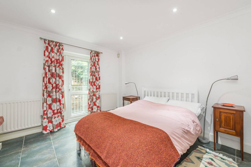 Property photo 3 of 4