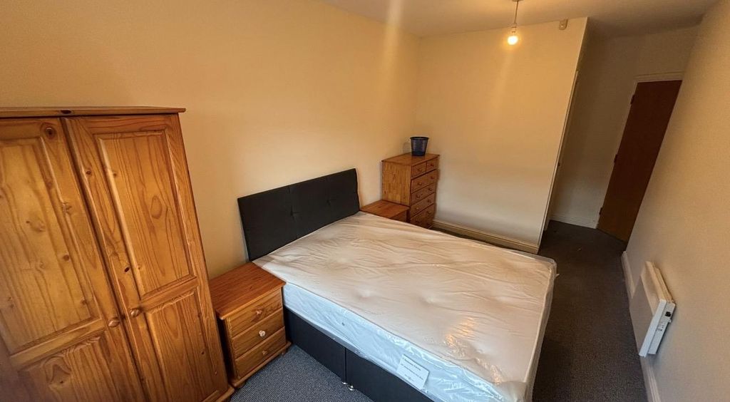 Property photo 3 of 6 14 Crompton Court - Bedroom 2.Jpeg