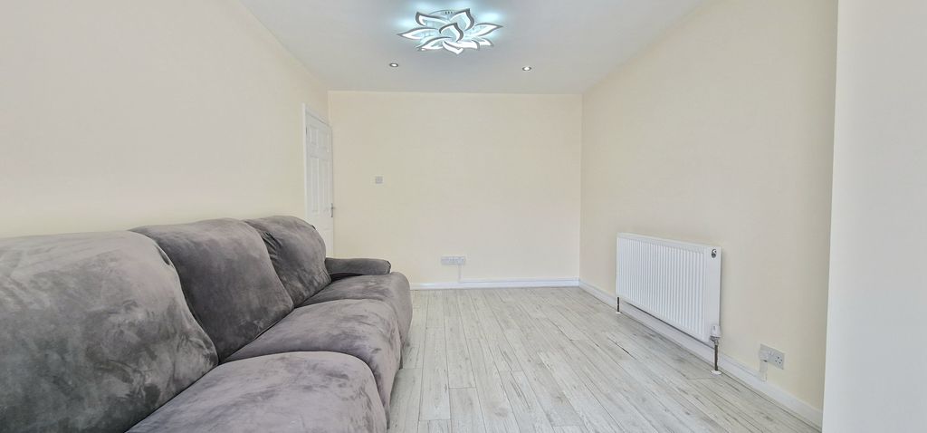 Property photo 1 of 17 Image