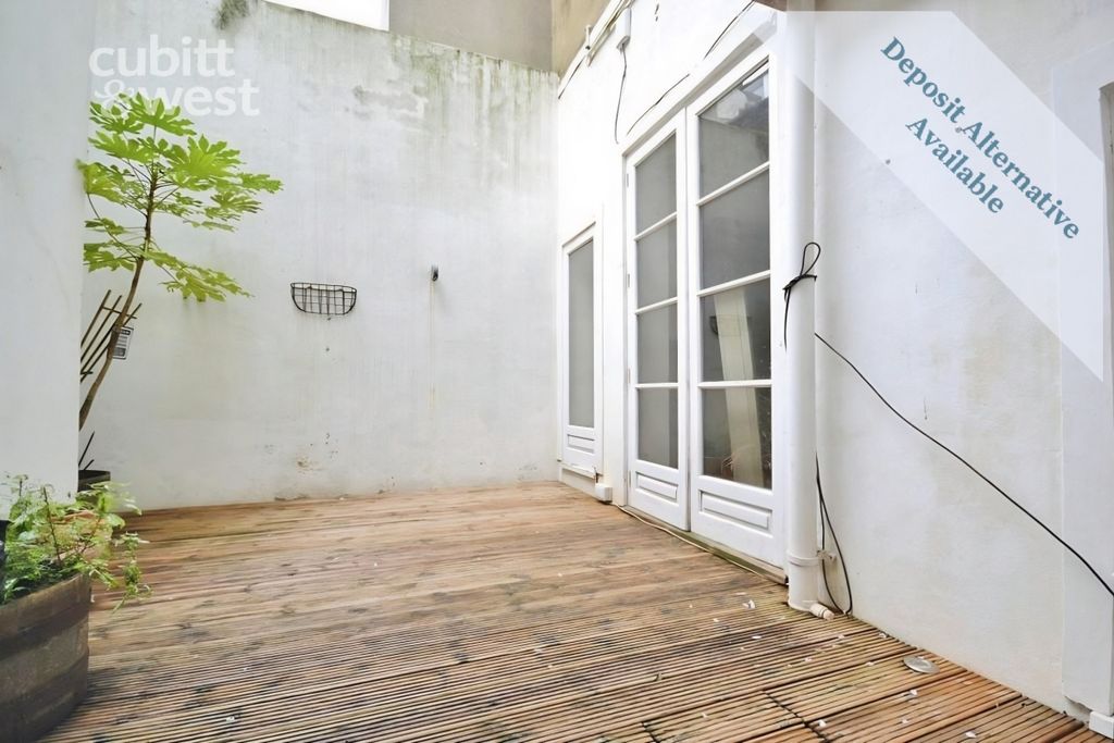 Property photo 2 of 18 Courtyard