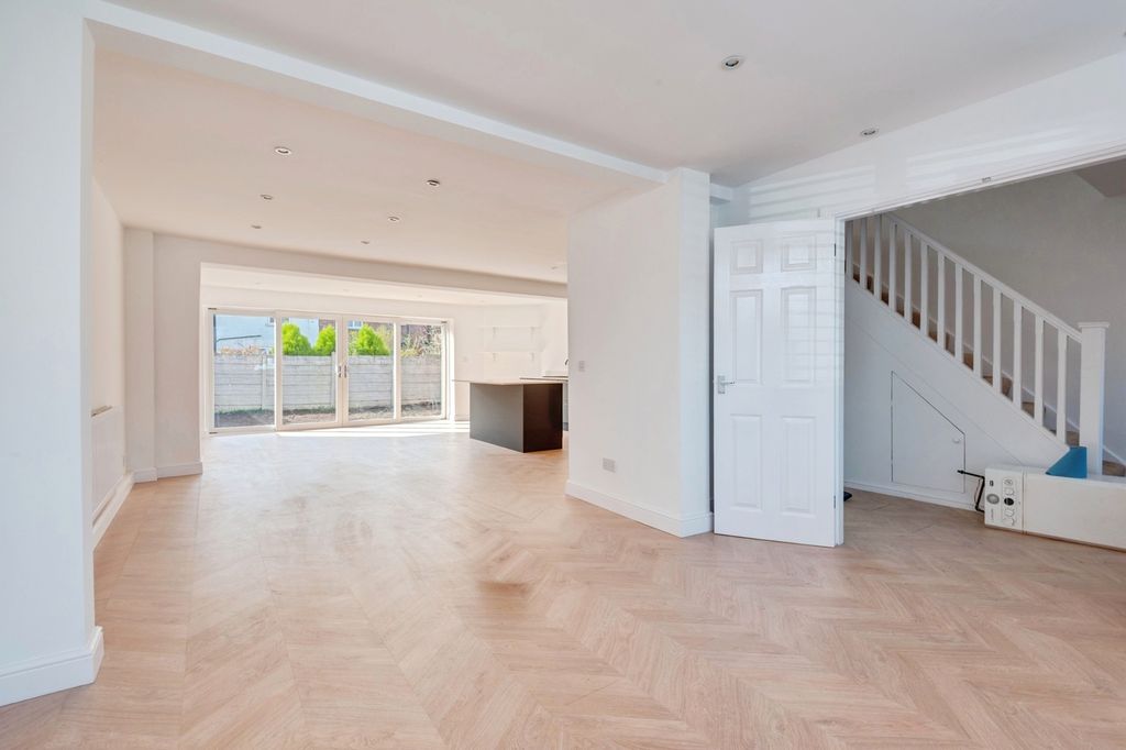 Property photo 3 of 16 Pbox-Img.Jpg