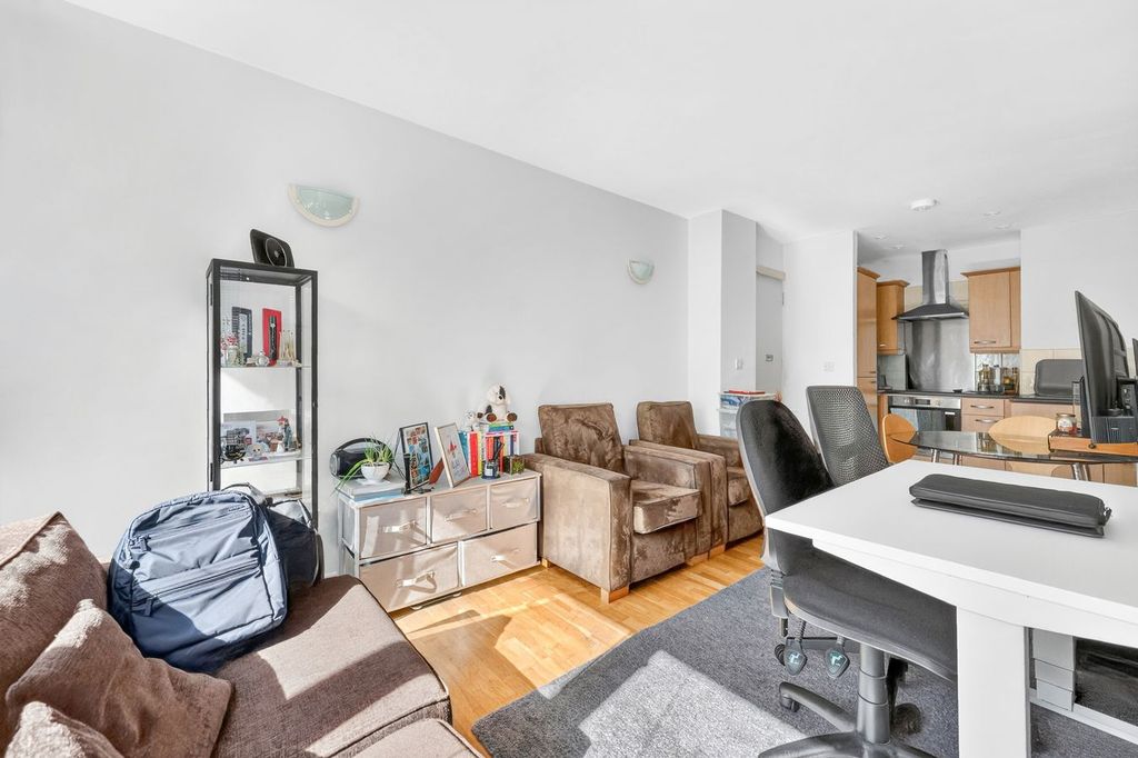 Property photo 2 of 9