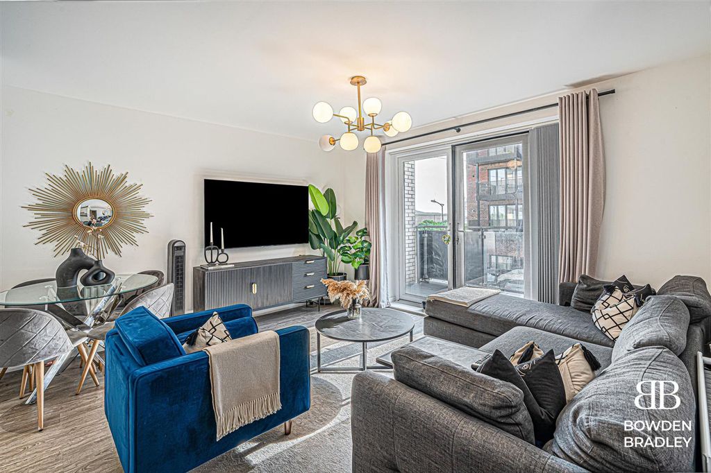 Property photo 1 of 13 Living Room