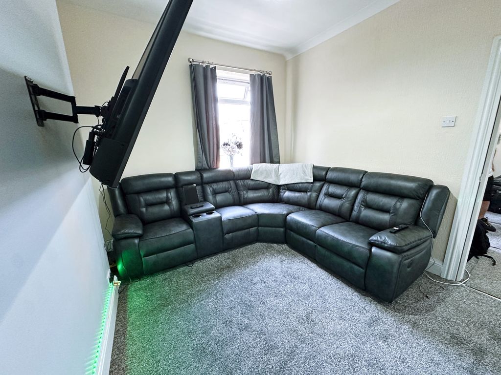 Property photo 2 of 17