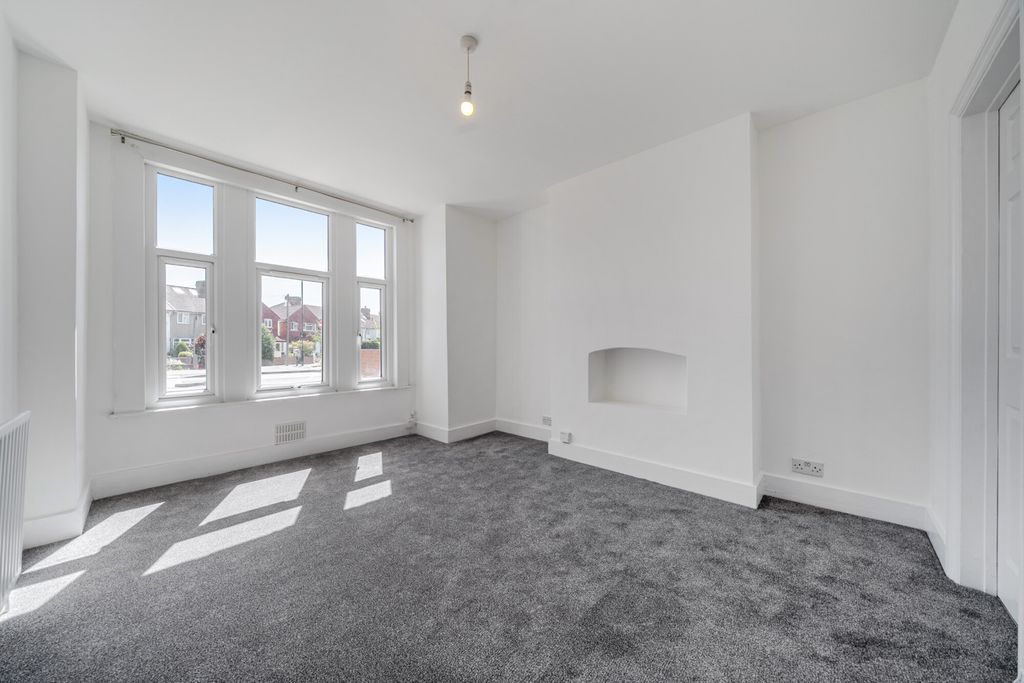Property photo 3 of 9 1468139-11-6A1575...