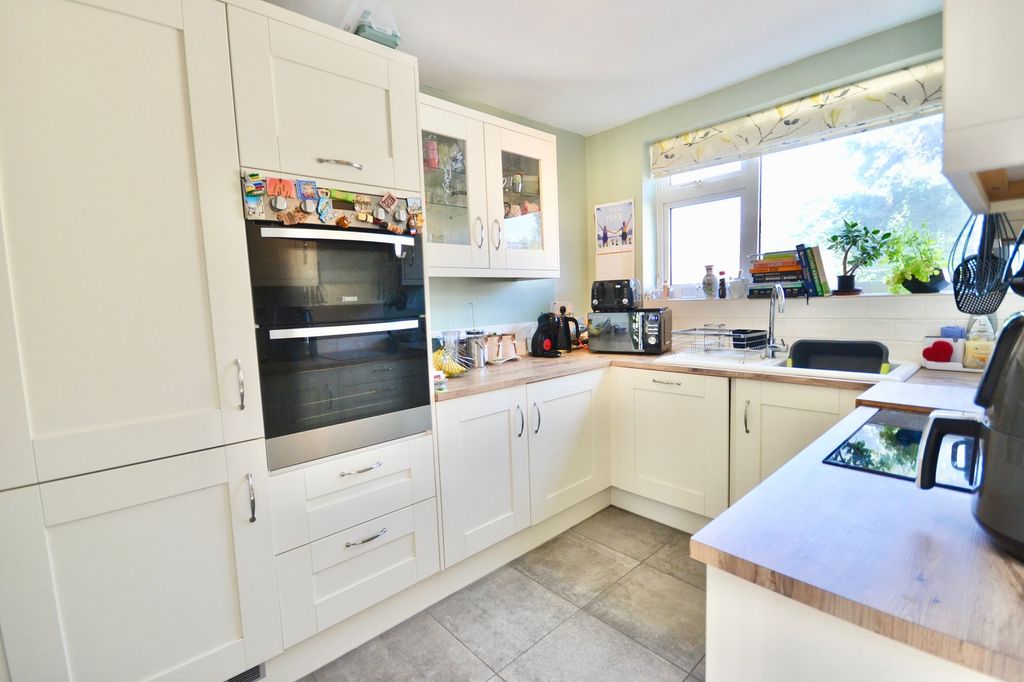 Property photo 3 of 27