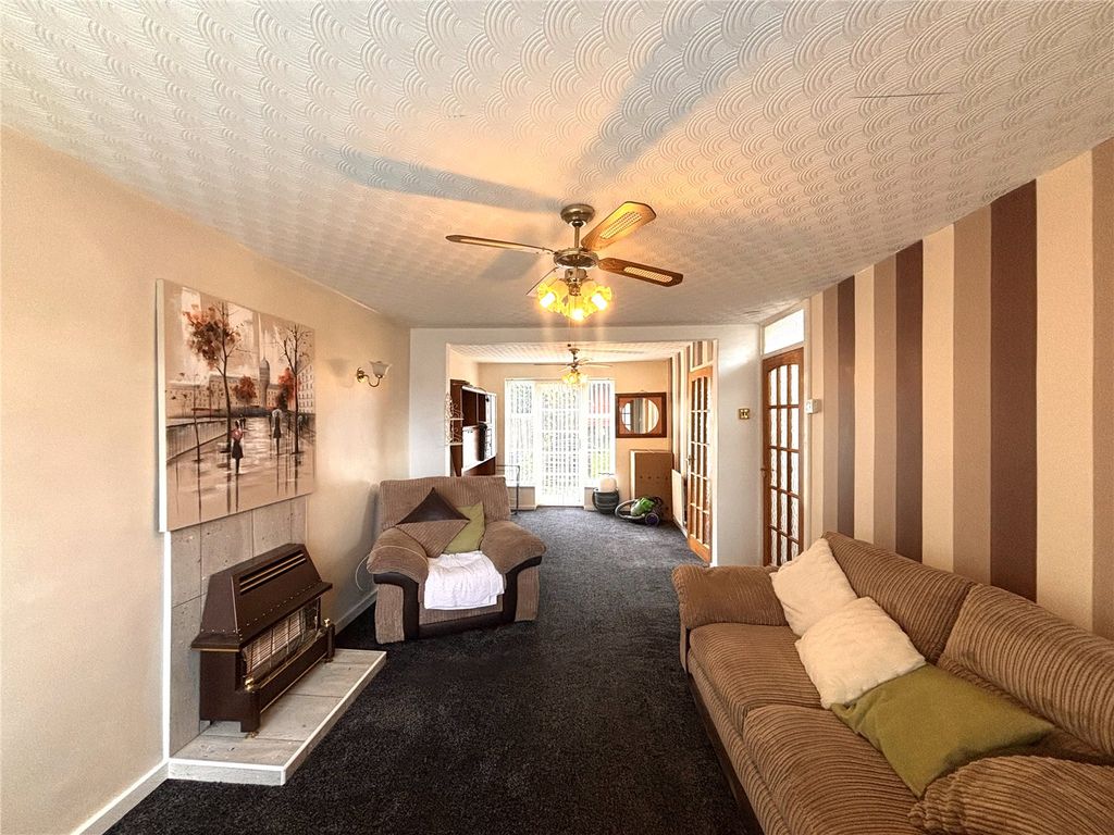 Property photo 3 of 17 Lounge / Diner