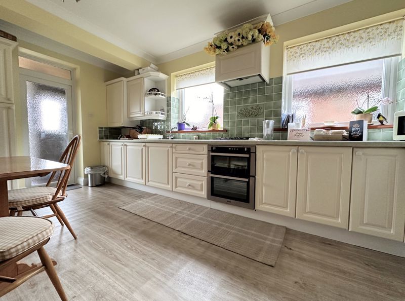 Property photo 3 of 18 Kitchen/Breakfast Room