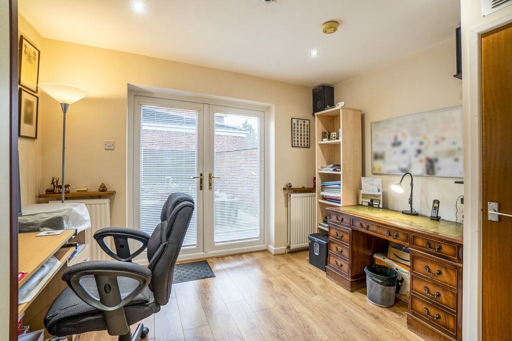 Property photo 2 of 15 Picture No. 24