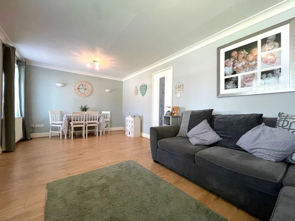 Property photo 3 of 18 Photograph 3