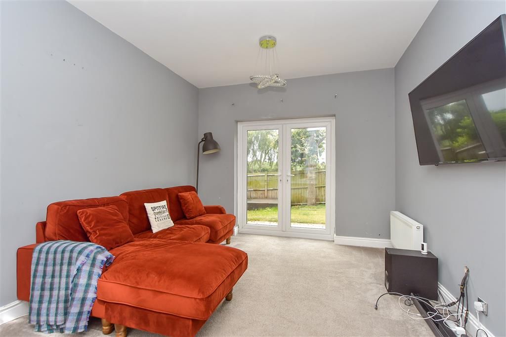 Property photo 1 of 15 Lounge