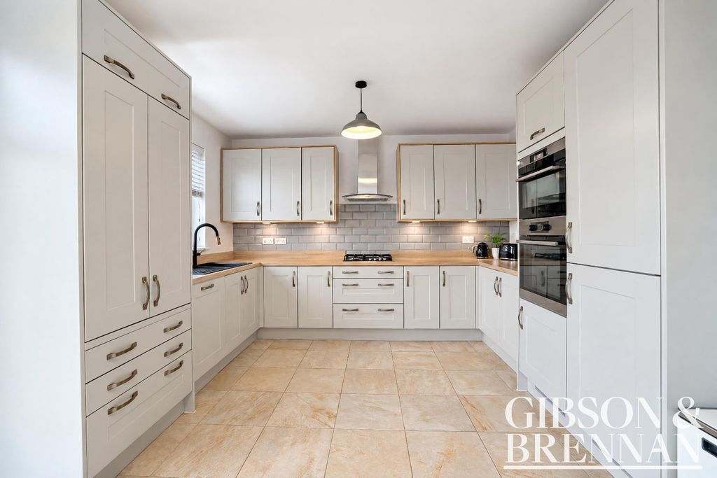 Property photo 2 of 40 5911384
