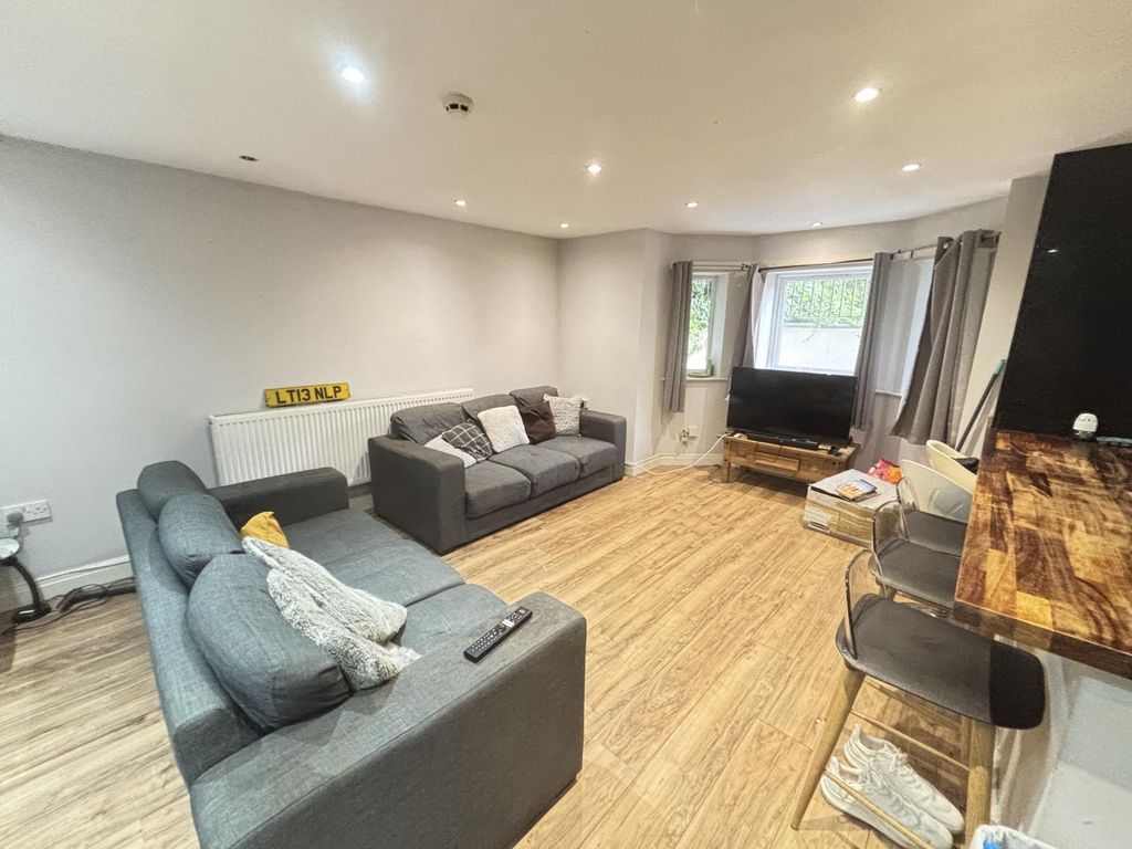 Property photo 3 of 16 A Spacious And Well-Lit Contemporary Living Room F...