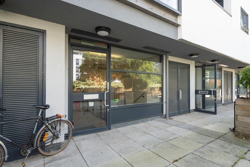 Property photo 3 of 16 Entrance