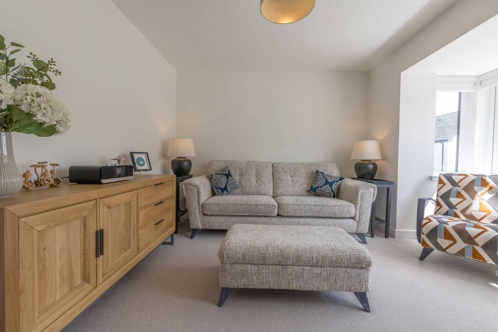 Property photo 2 of 33