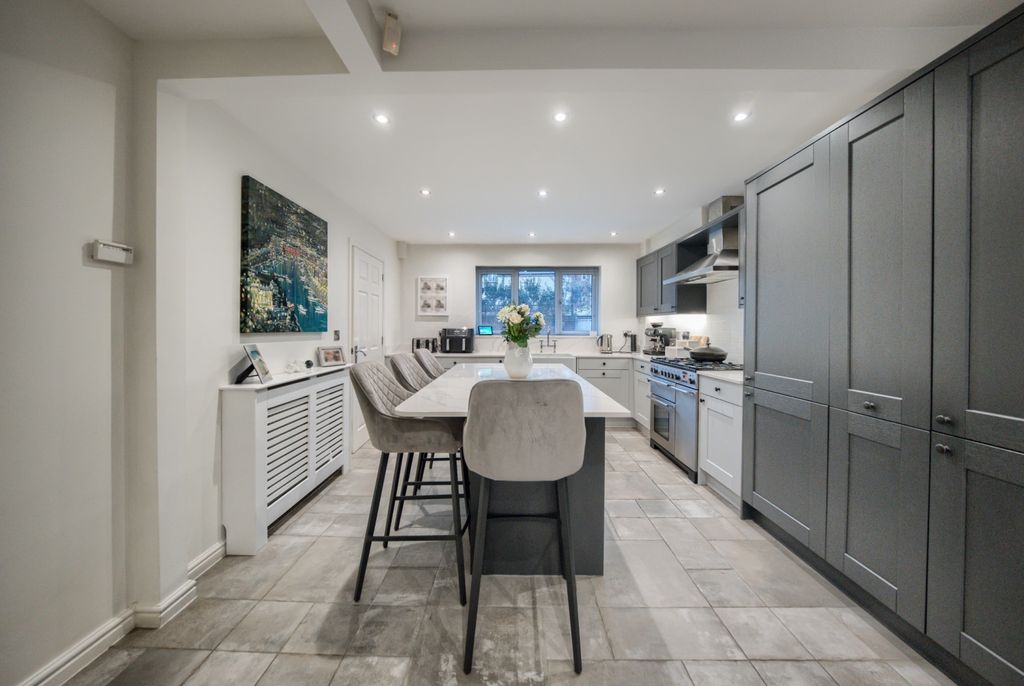 Property photo 2 of 25 Xt5A1050-Hdr(3)