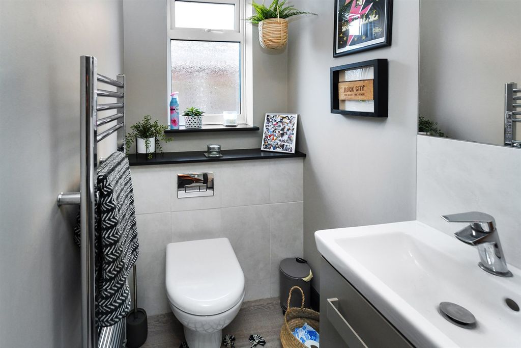Additional image 10 of 5 bed detached house to rentMelton Gardens NG12