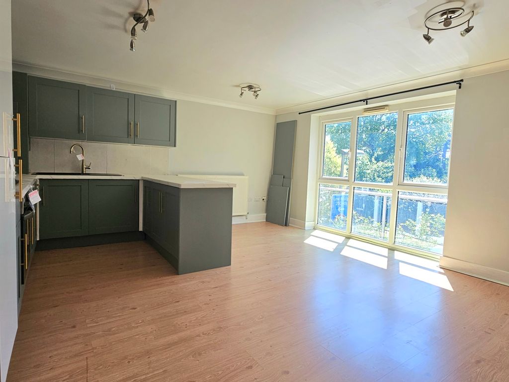 Property photo 2 of 11 Kitchen/Reception