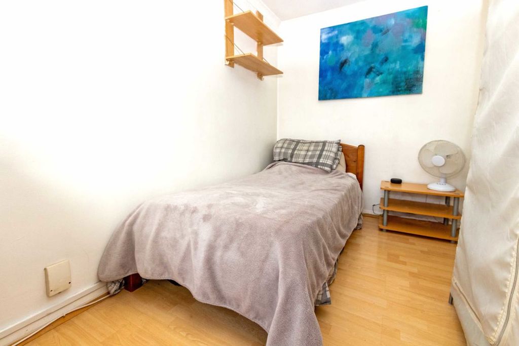 Property photo 3 of 3