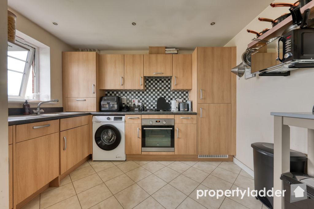 Property photo 3 of 12 Pl