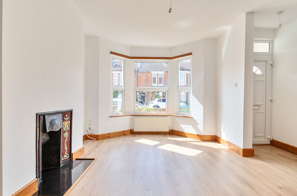 Property photo 2 of 14 1442279-20-6A05Fb...