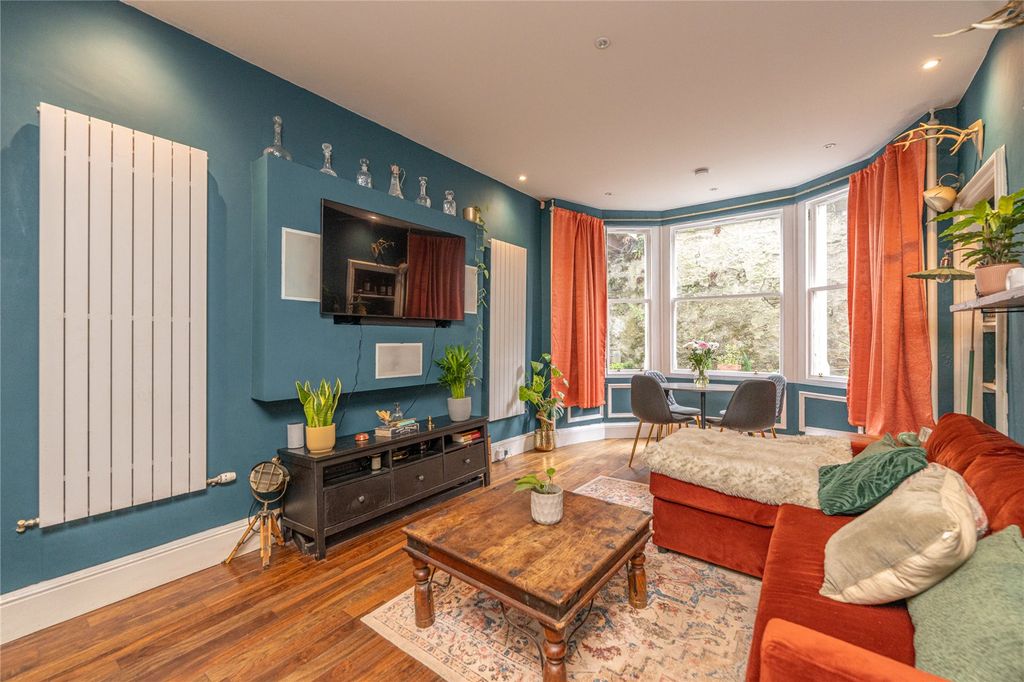 Property photo 2 of 19 Lounge/Kitchen