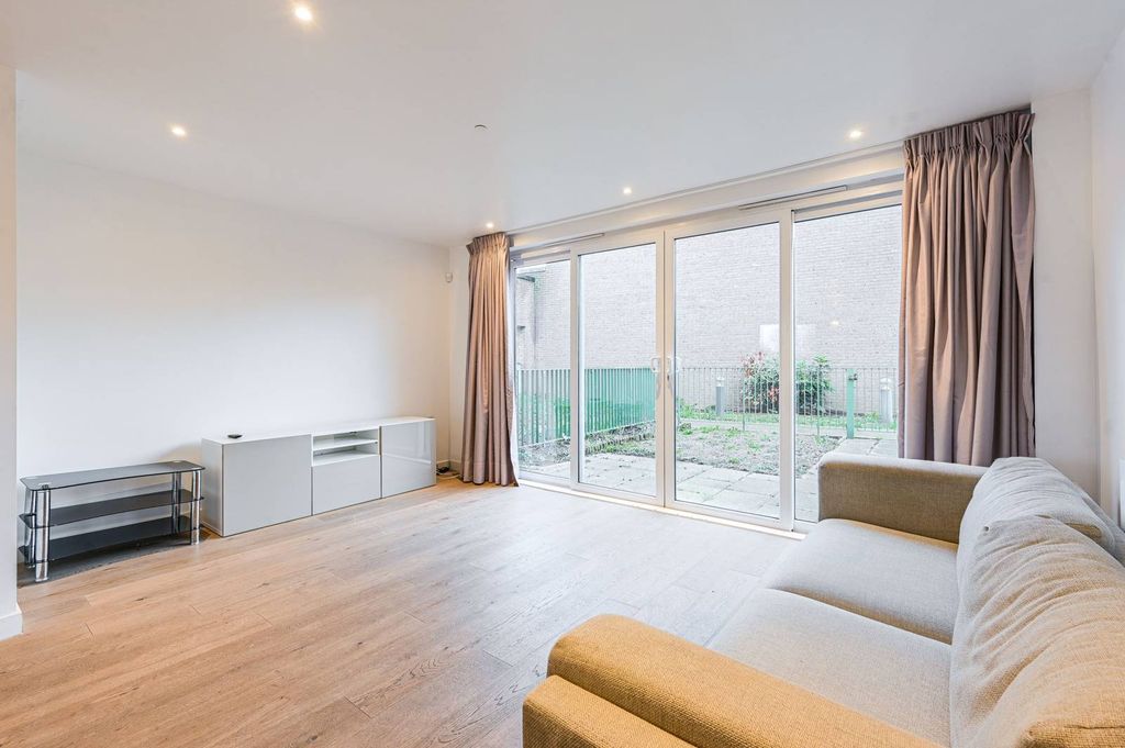 Property photo 3 of 33