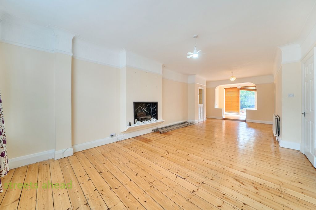 Property photo 3 of 15 Df58616A-583B-490...