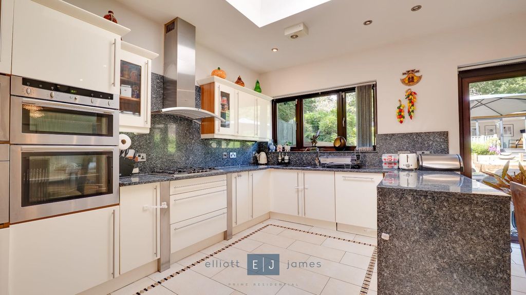 Property photo 3 of 38