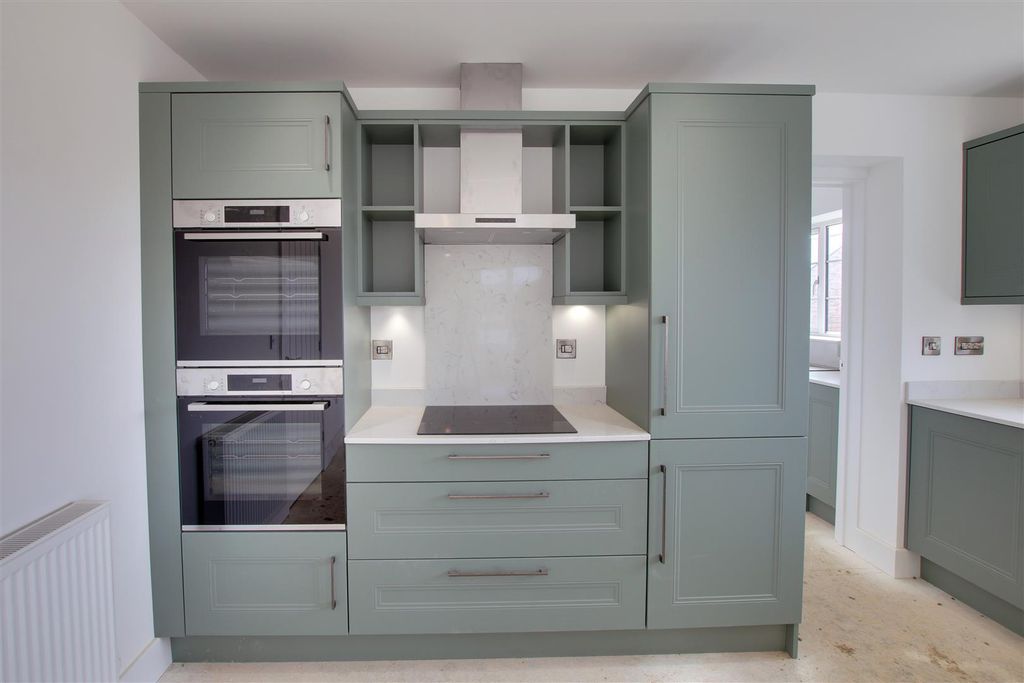 Property photo 2 of 25