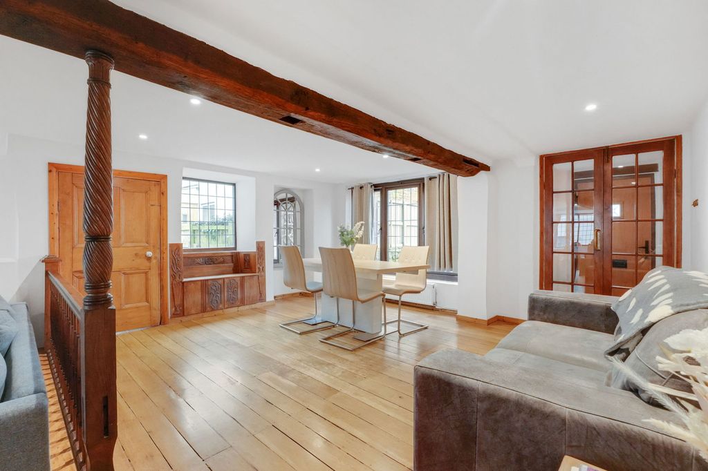 Property photo 3 of 26