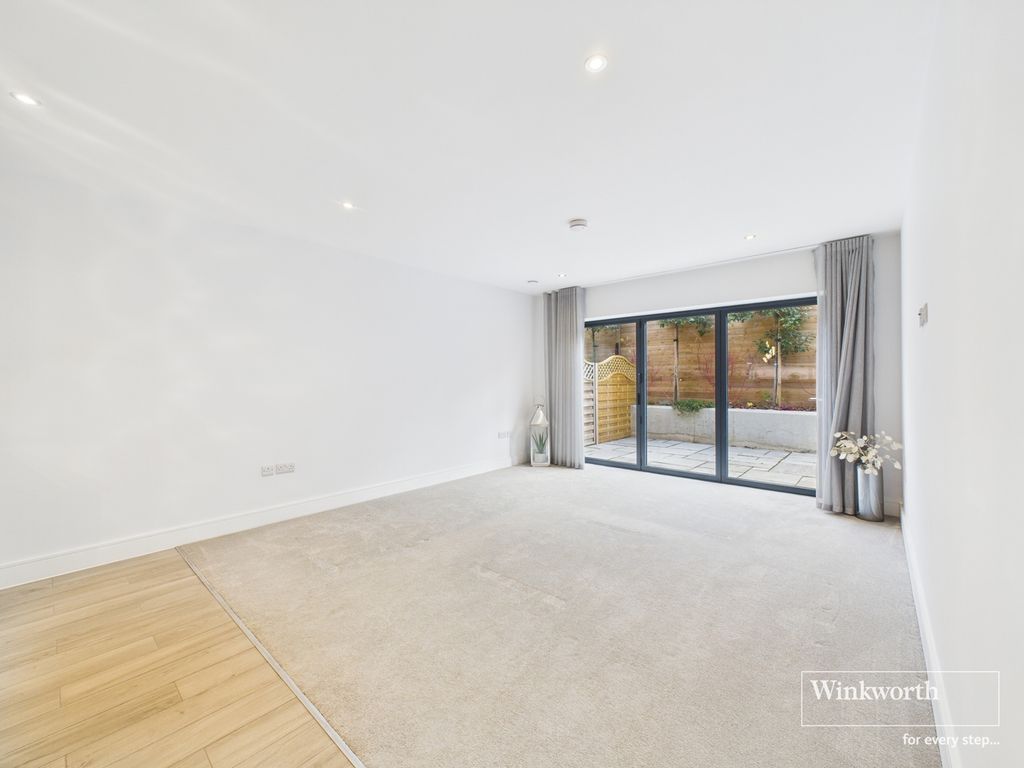 Property photo 3 of 17 Living Room