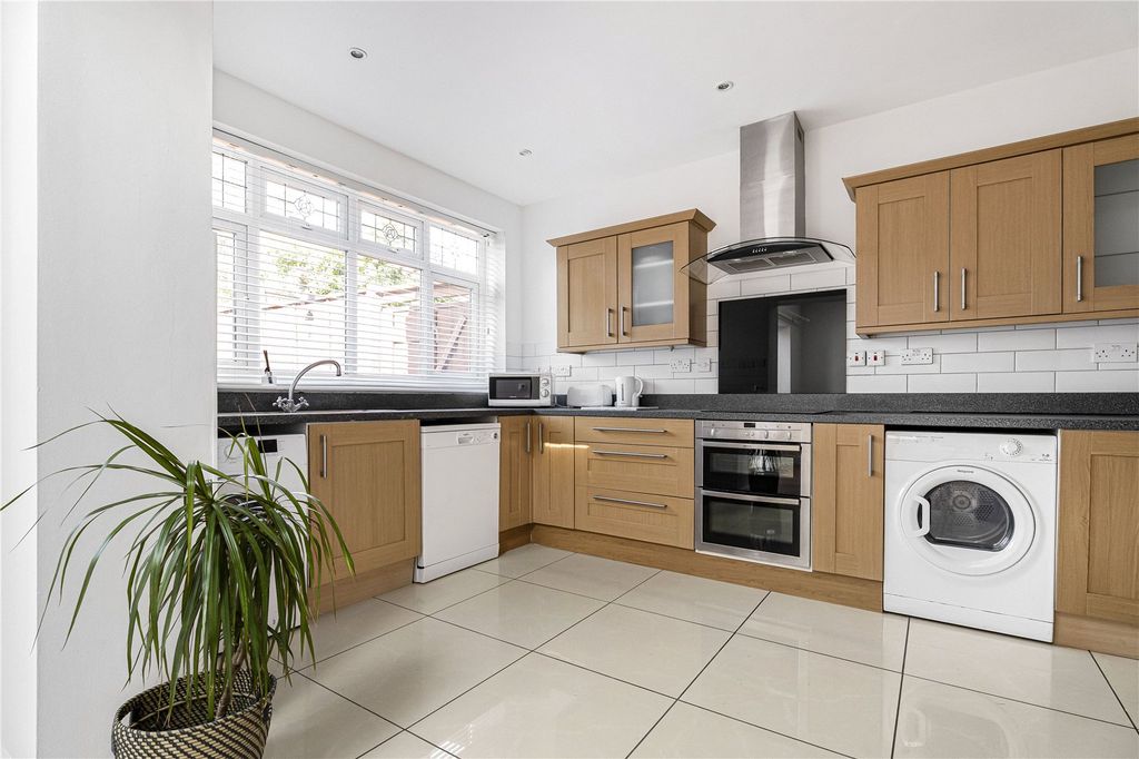 Property photo 3 of 17 Picture No. 16