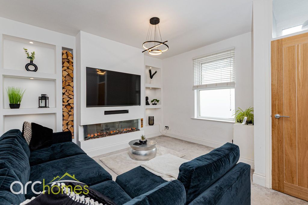 Property photo 2 of 17