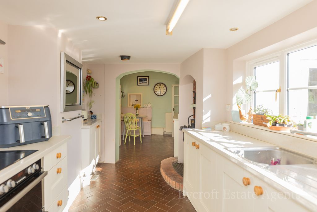 Property photo 2 of 27