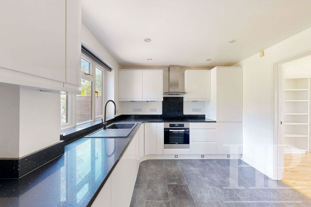 Property photo 2 of 34