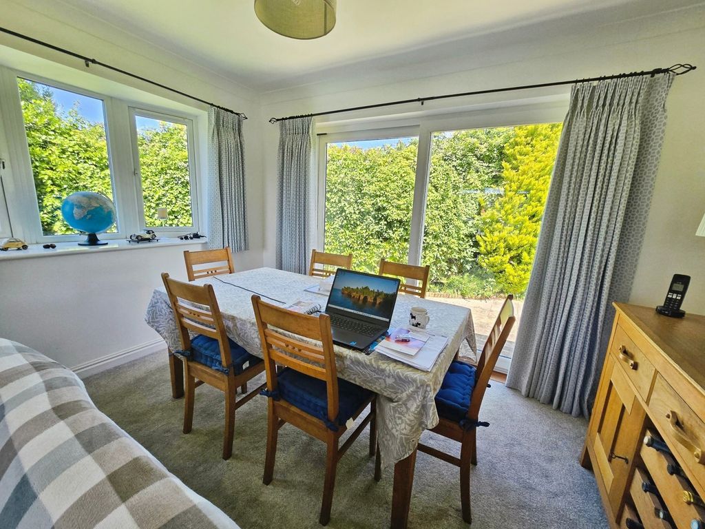 Property photo 3 of 16 Dining Area