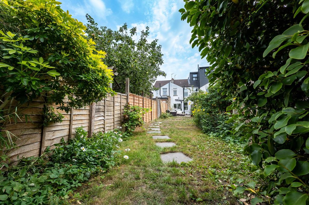 Property photo 2 of 19