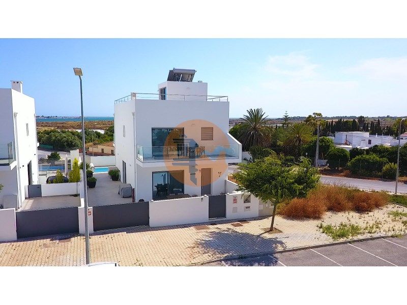 Property photo 1 of 64