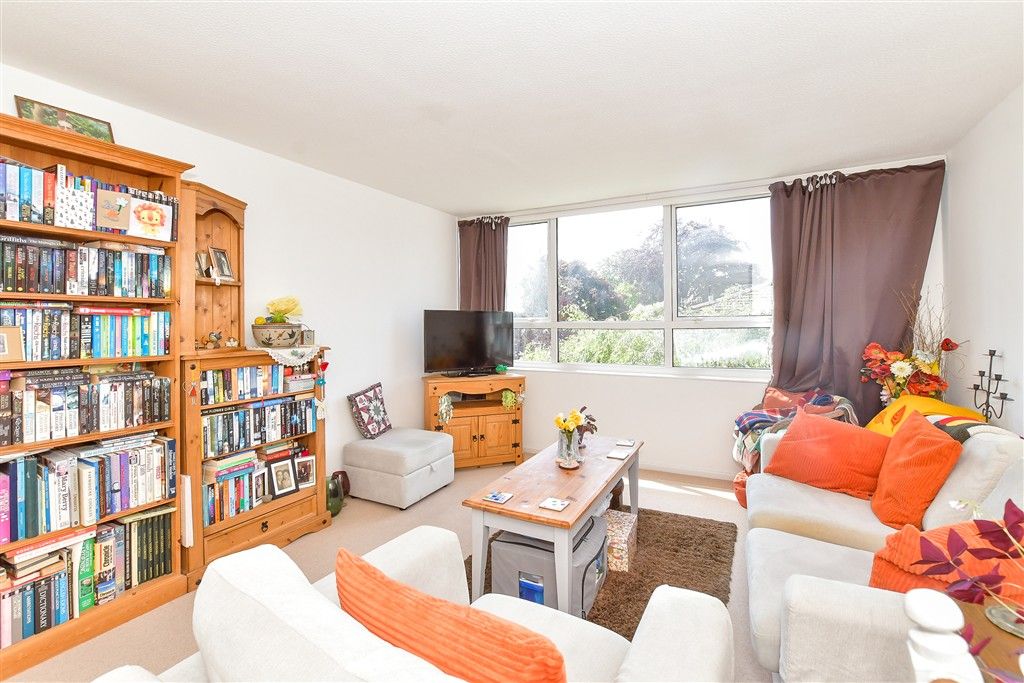 Property photo 3 of 13 Lounge/Diner