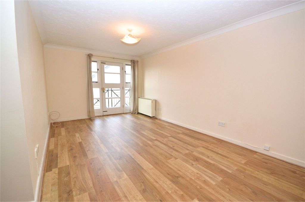Property photo 3 of 11 Picture No. 14