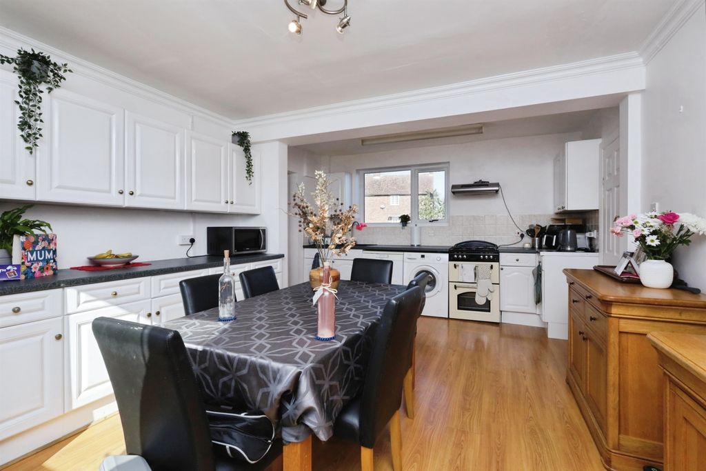 Property photo 3 of 33