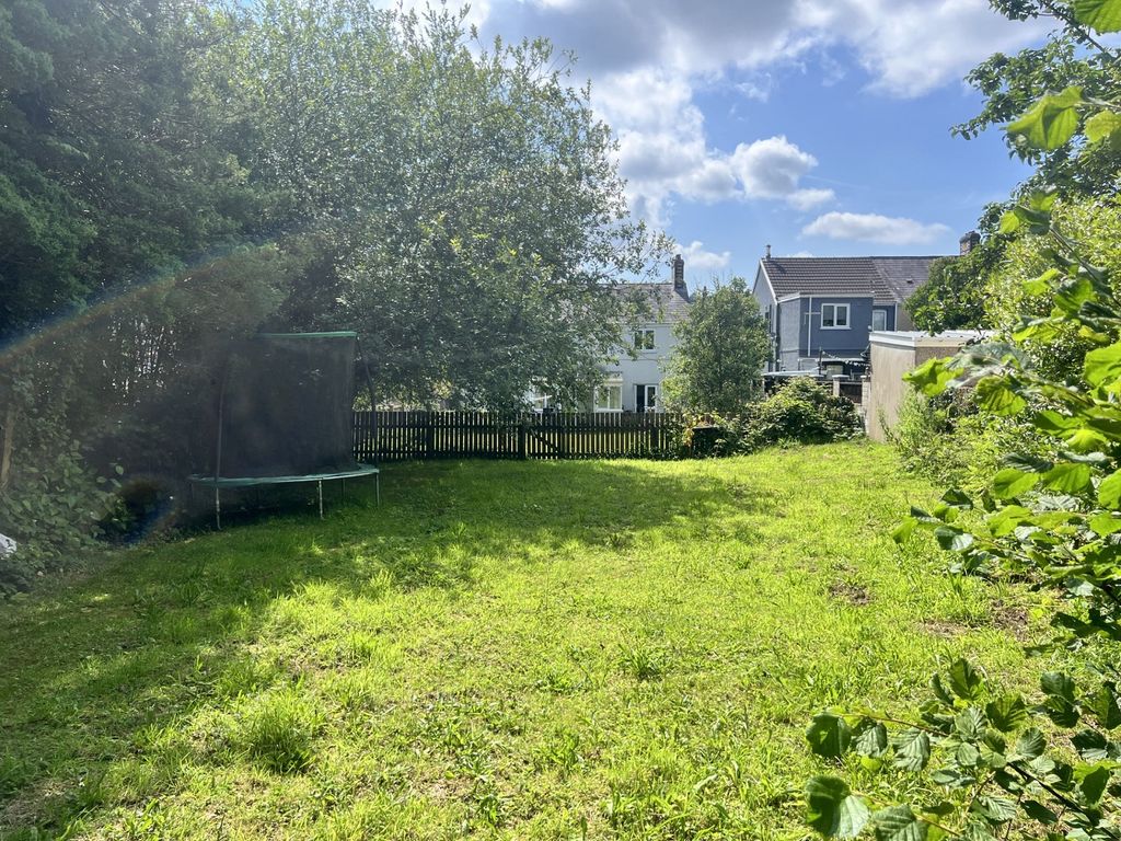 Property photo 2 of 21 Outside