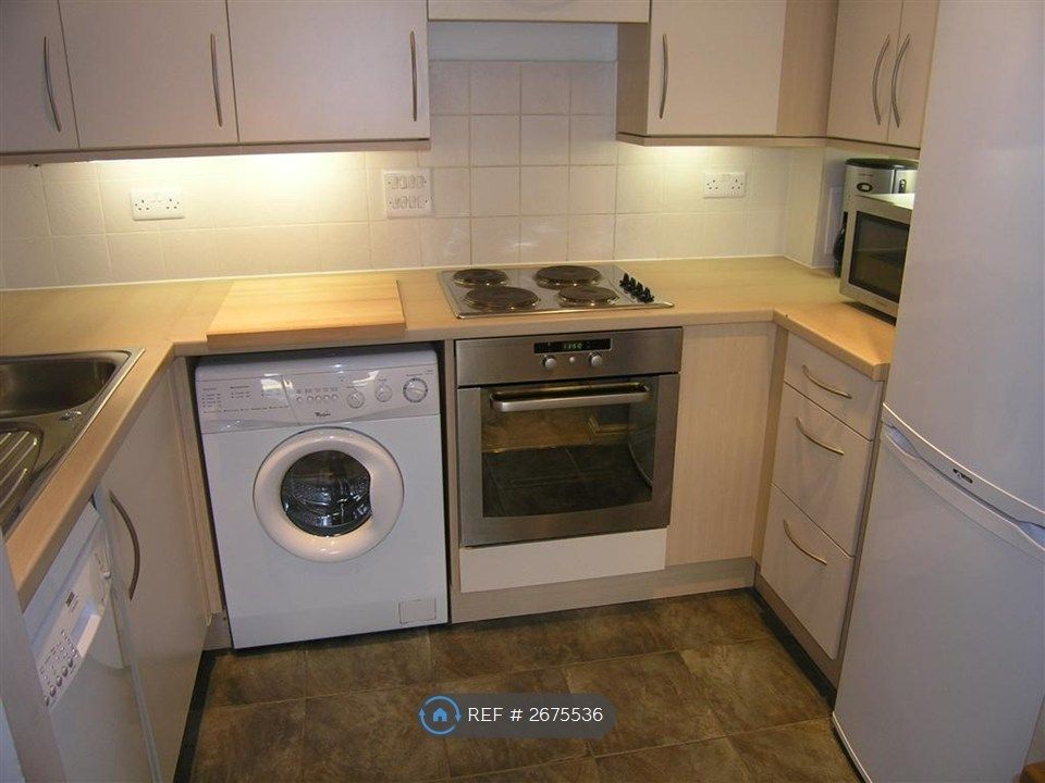 Property photo 3 of 9 Kitchen