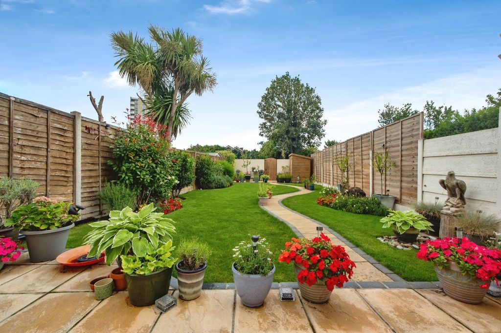 Property photo 2 of 15 Garden