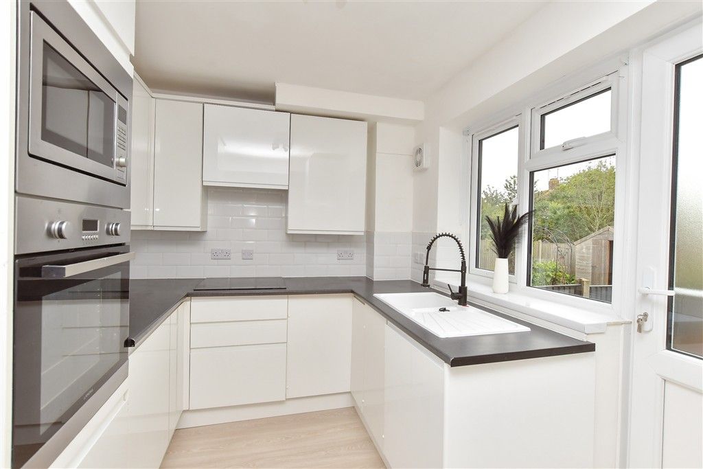 Property photo 2 of 12 Kitchen