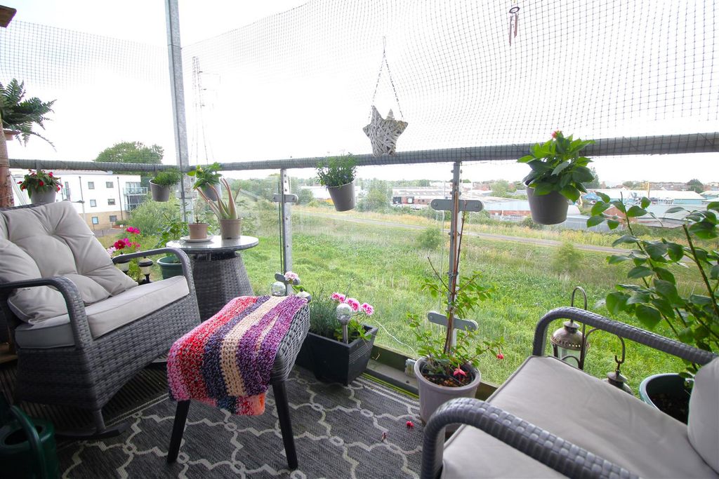 Property photo 1 of 10 Balcony .Jpg