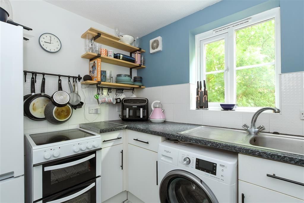 Property photo 2 of 9 Kitchen